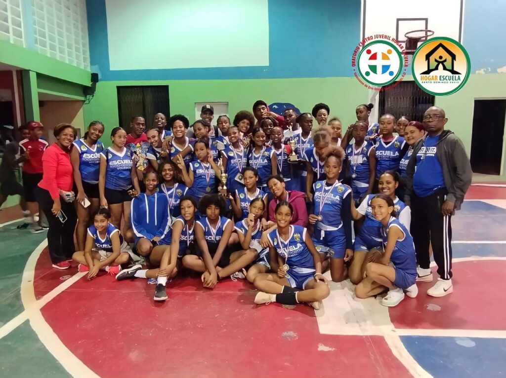 Equipo de voleibol del Hogar Escuela gana U14 y U16 en los juegos Salesianos de Jarabacoa
